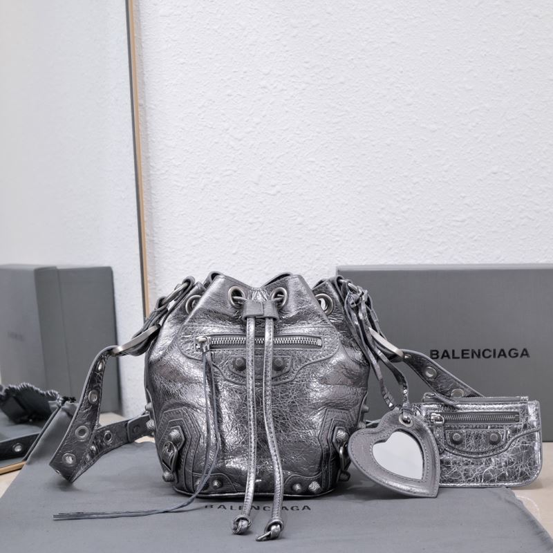 Ba*len*cia*ga bucket bags